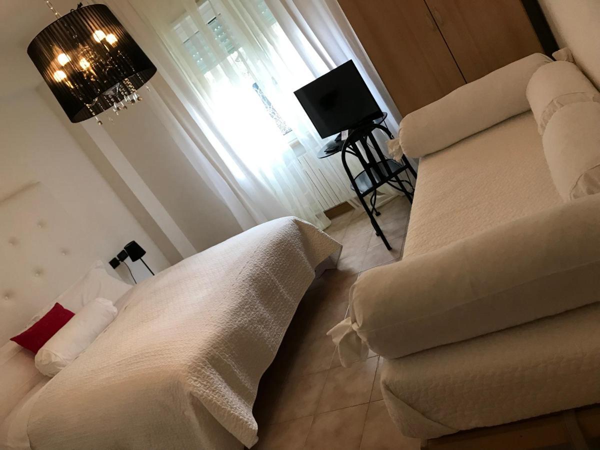 Ascoli Bonjour B&B & Apartments Parcheggio Privato & Giardino อัสโกลีปิเชโน ภายนอก รูปภาพ
